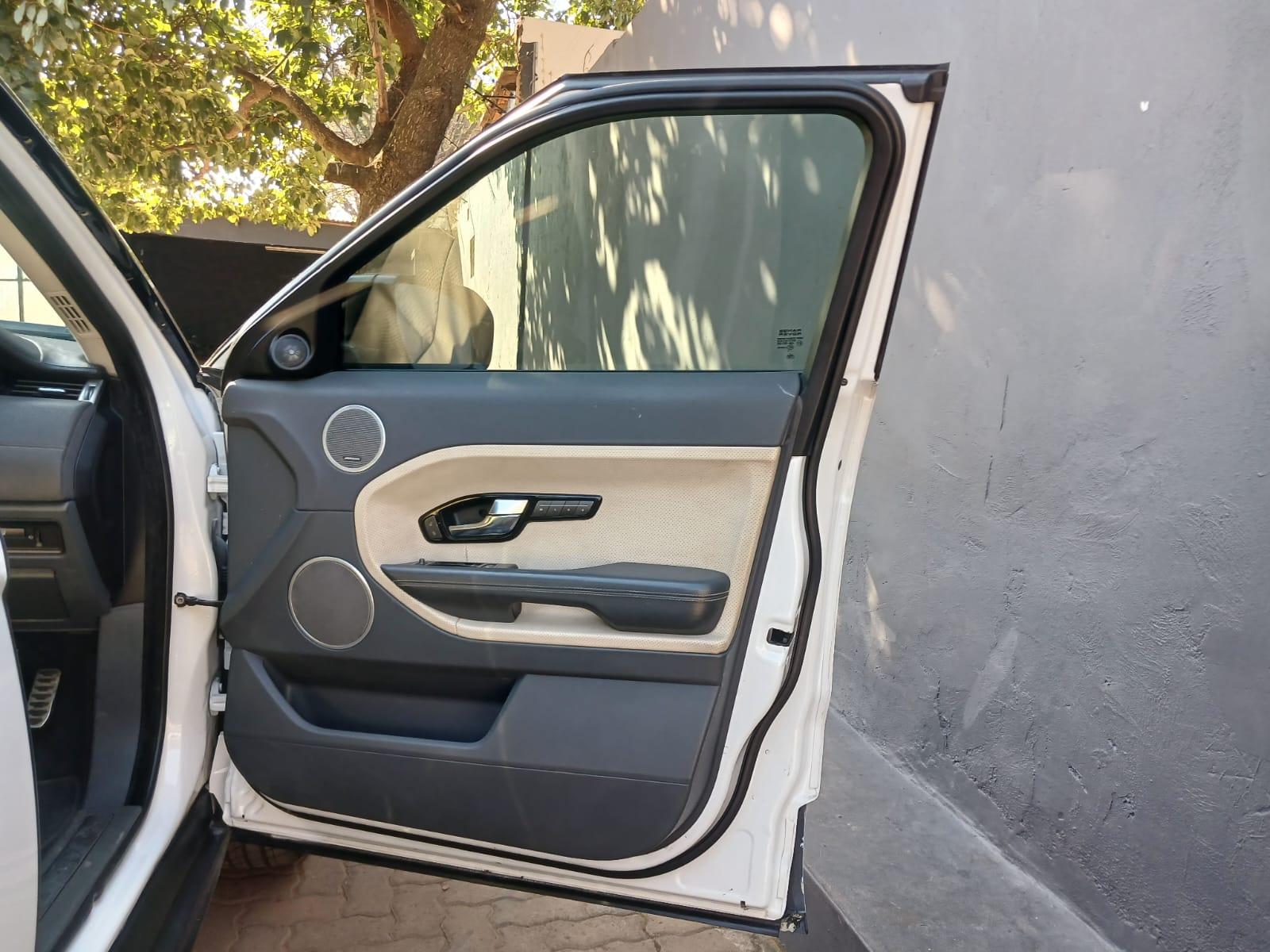 2012 Land Rover Range Rover Evoque SI4 AUTOMATIC — photo 8