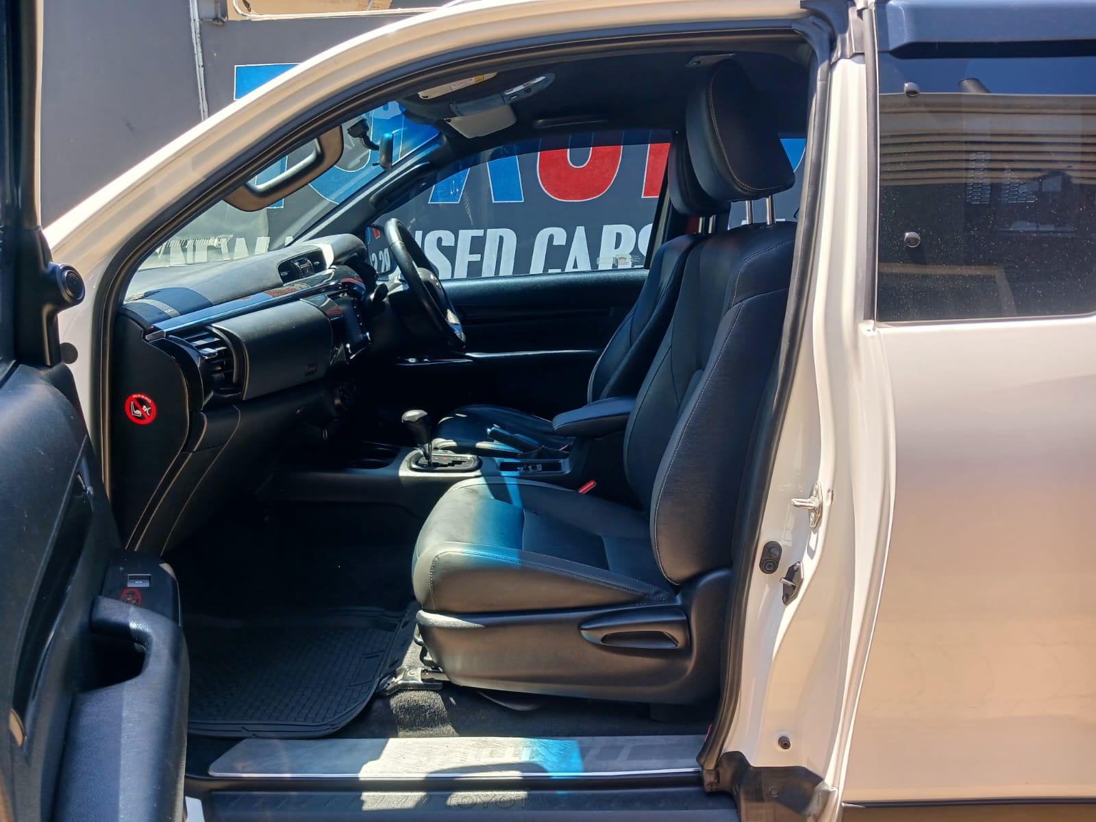 2019 Toyota Hilux 2.8 GD6 Legend 50 Extra cab 4x2 — photo 11