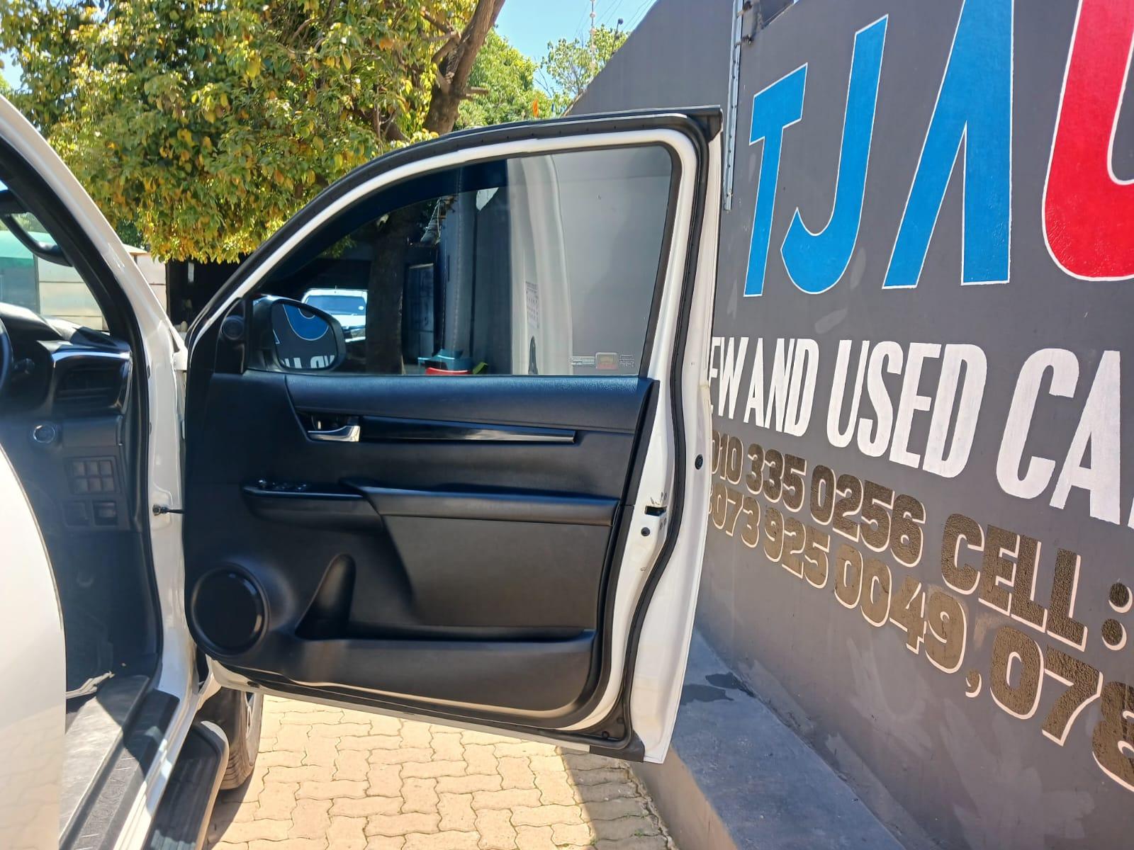 2019 Toyota Hilux 2.8 GD6 Legend 50 Extra cab 4x2 — photo 14