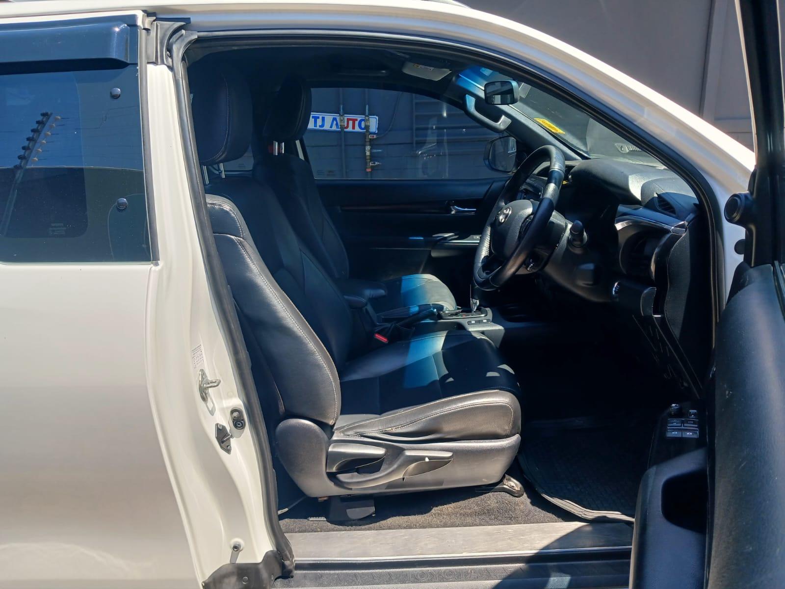 2019 Toyota Hilux 2.8 GD6 Legend 50 Extra cab 4x2 — photo 13