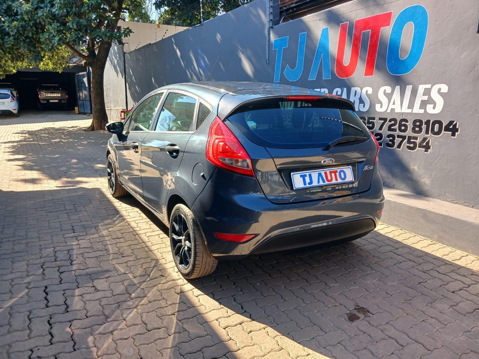 2012 Ford fiesta 1.4ambient — photo 4