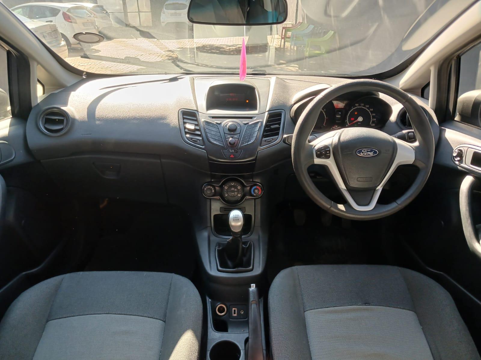 2012 Ford fiesta 1.4ambient — photo 7