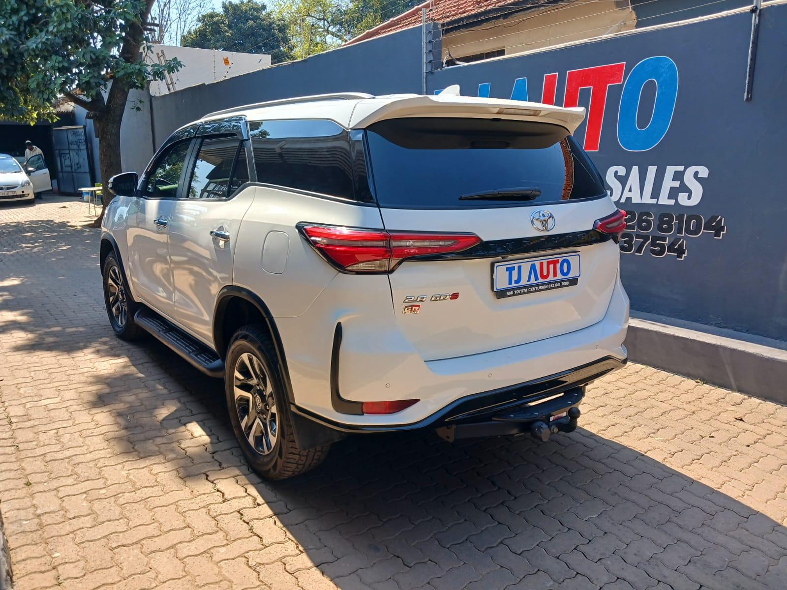 2025 Toyota Fortuner 2,4gd6 automatic 4x4 — photo 6