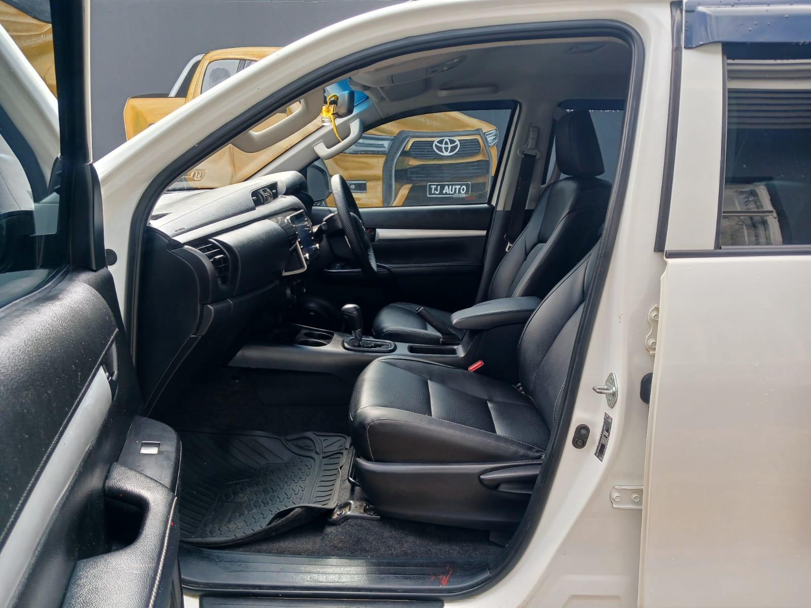 2023 Toyota Hilux 2.4 double cab 4x4 auto — photo 9