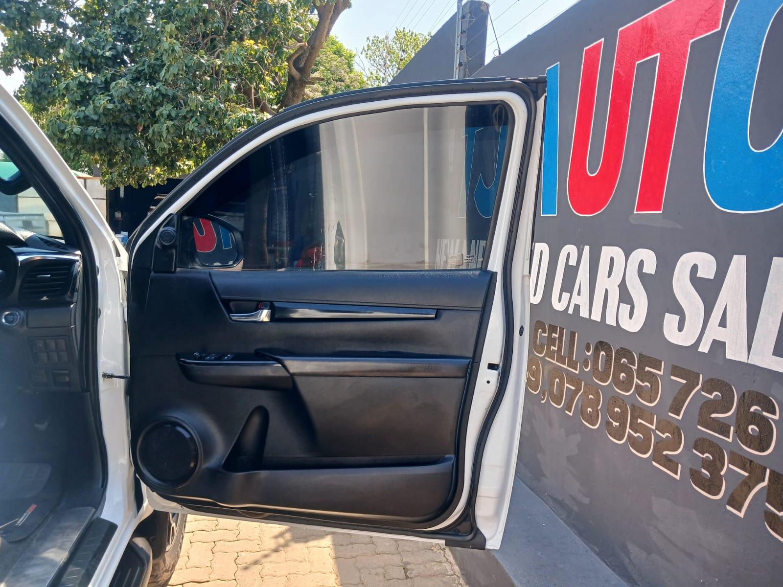 2020 Toyota Hilux 2.8GD6 EXTRA CAB 4X2 LEGEND 50 — photo 12
